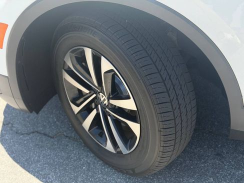 Used 2022 Volkswagen Tiguan FWD S image 9