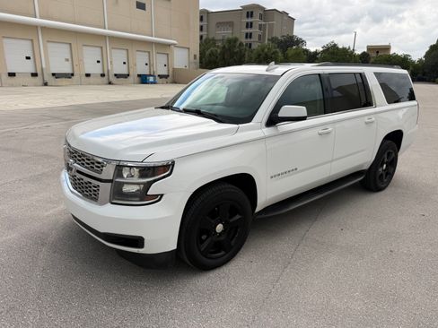 Used 2015 Chevrolet Suburban LS RWD image 23