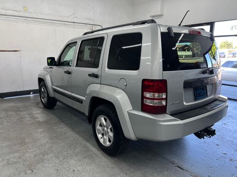 Used 2012 Jeep Liberty Sport image 6