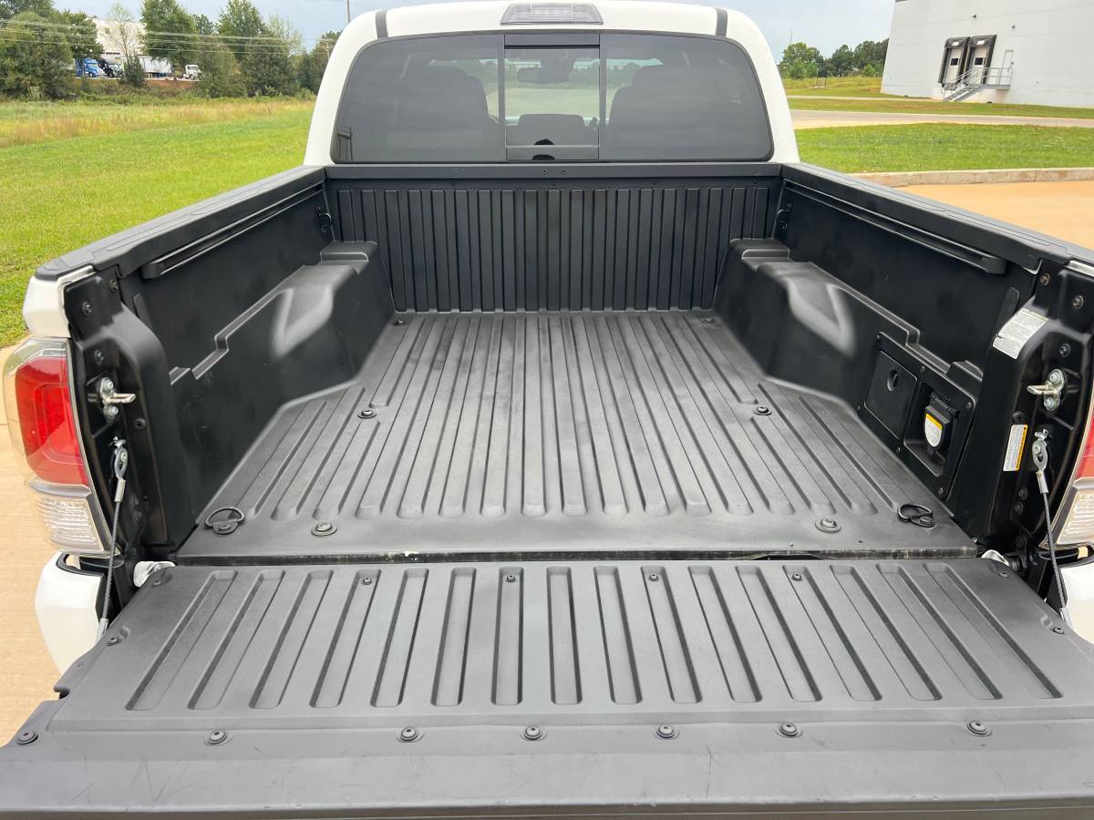 Used 2020 Toyota Tacoma TRD Sport AWD/4WD image 11