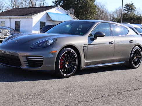 Used 2016 Porsche Panamera GTS image 4