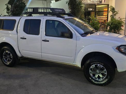 Used 2016 Nissan Frontier 4X4 Crew Cab SV w/ Sport Pkg image 40