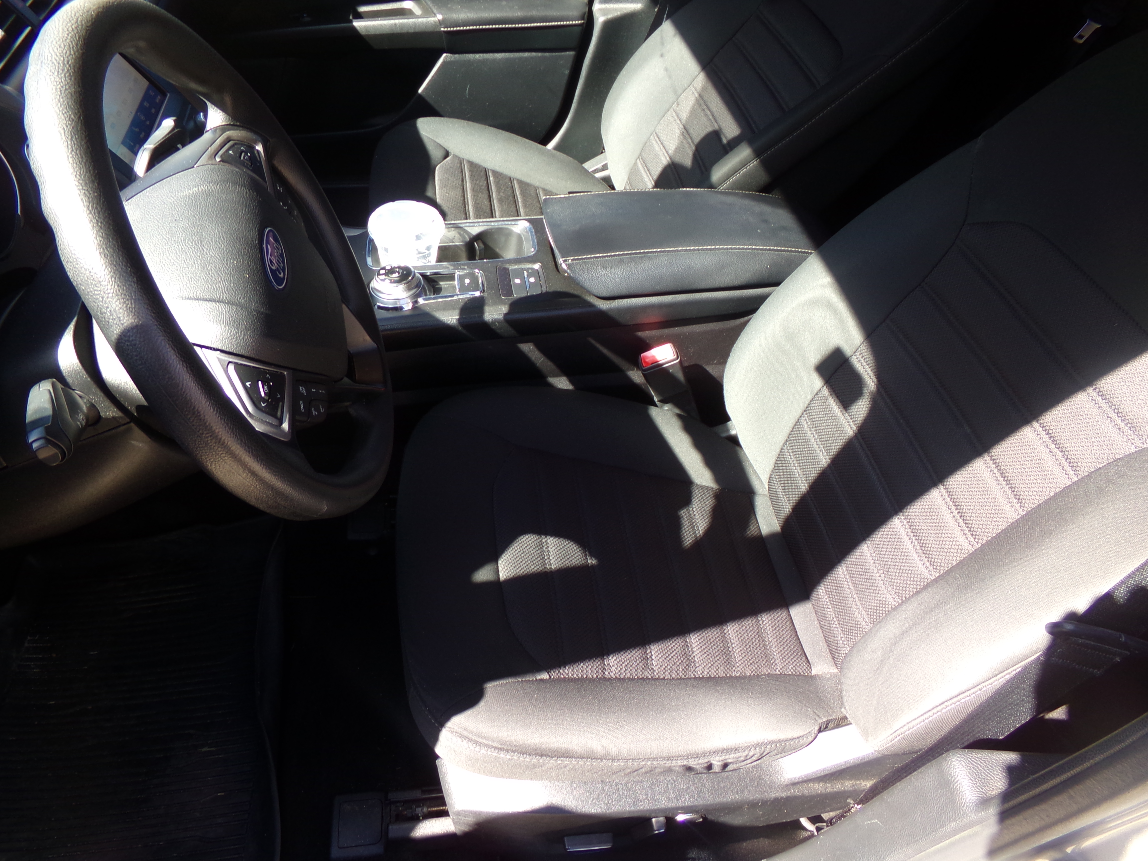 Used 2020 Ford Fusion SE FWD image 12