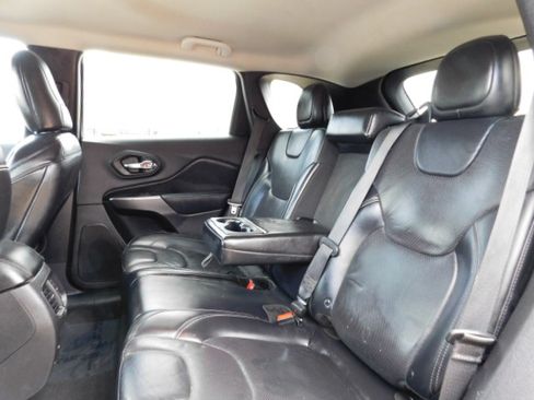 Used 2019 Jeep Cherokee Limited image 22