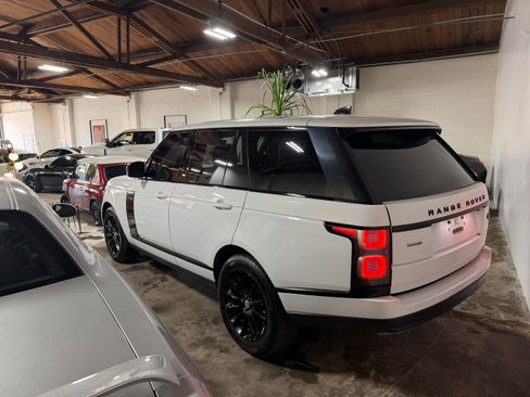 Used 2019 Land Rover Range Rover HSE image 11