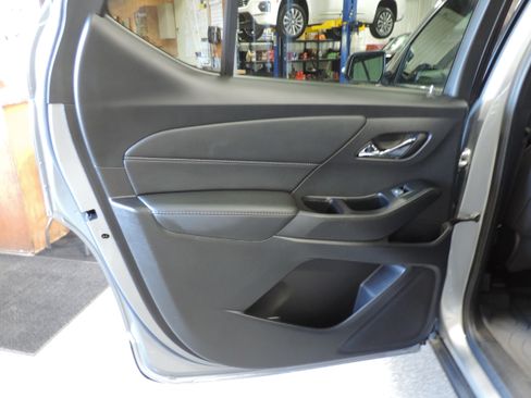 Used 2023 Chevrolet Traverse LT image 24