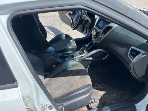 Used 2013 Hyundai Veloster image 8