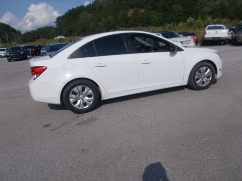 Used 2014 Chevrolet Cruze LS FWD image 4