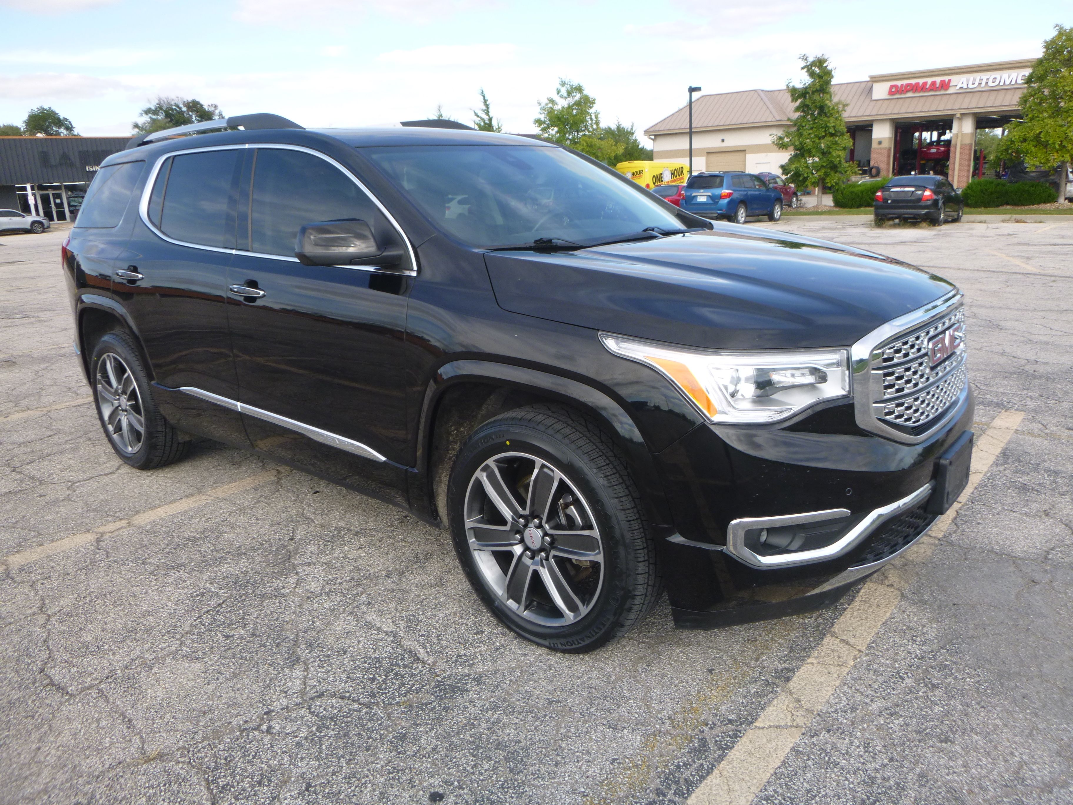 Used 2017 GMC Acadia AWD Denali image 4