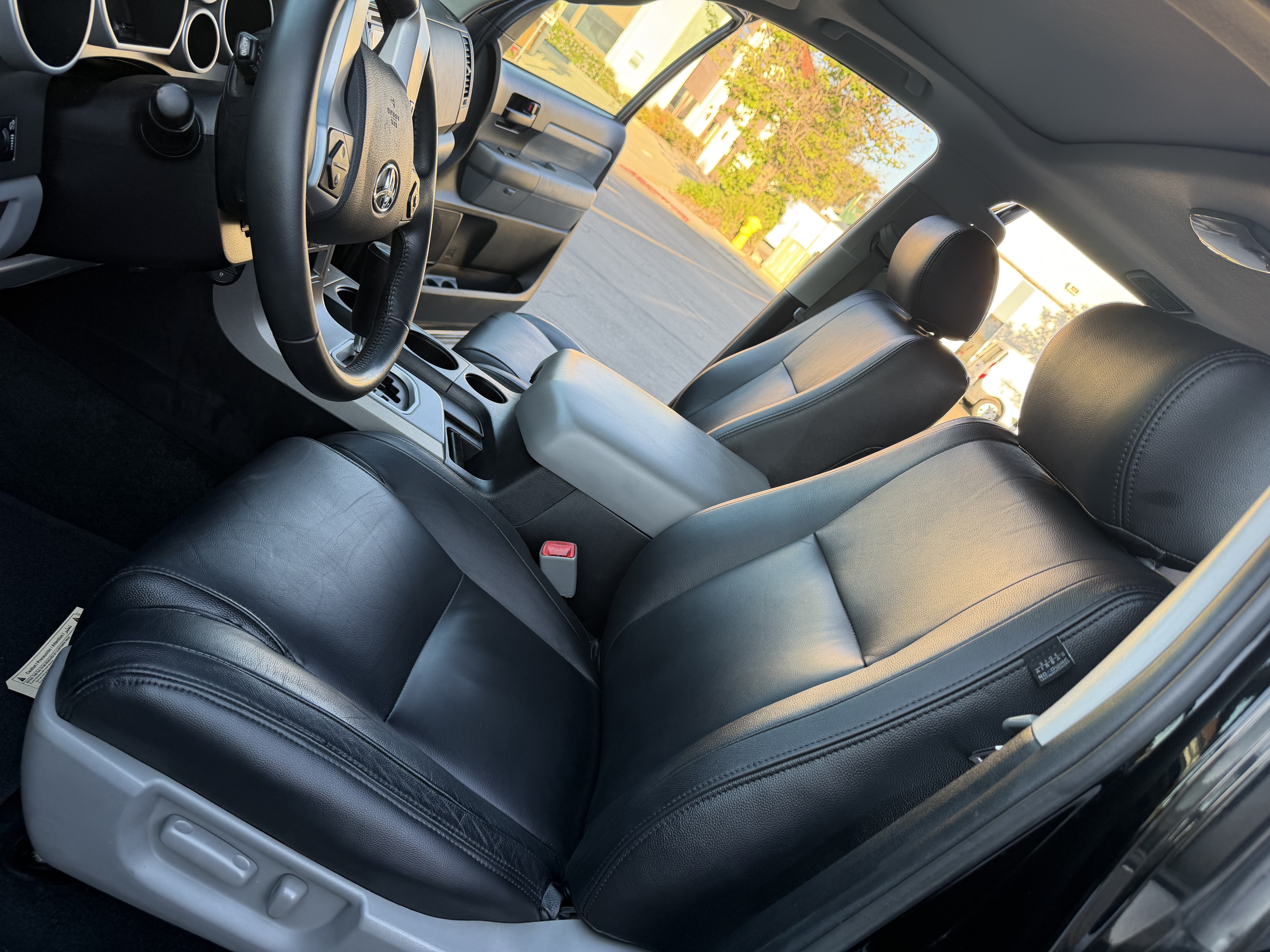 Used 2016 Toyota Sequoia SR5 AWD/4WD image 17