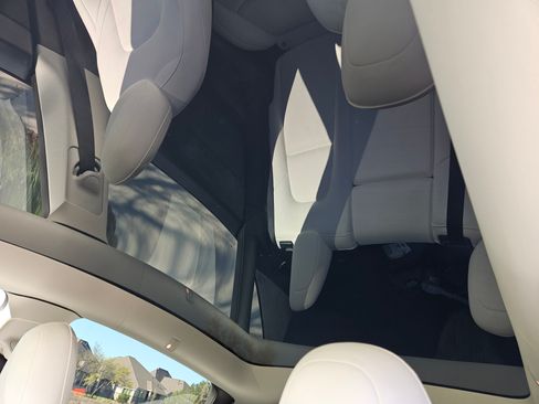 Used 2022 Tesla Model Y Performance image 12