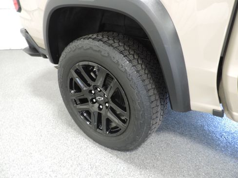 Used 2023 Chevrolet Colorado Trail Boss image 15