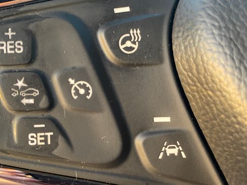 Used 2017 Chevrolet Cruze Premier image 30
