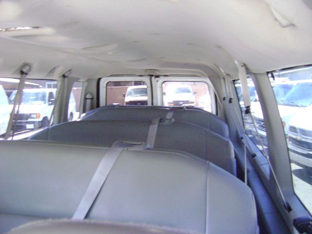 Used 2008 Ford E-350 and Econoline 350 Extended Wagon Super Duty RWD image 14