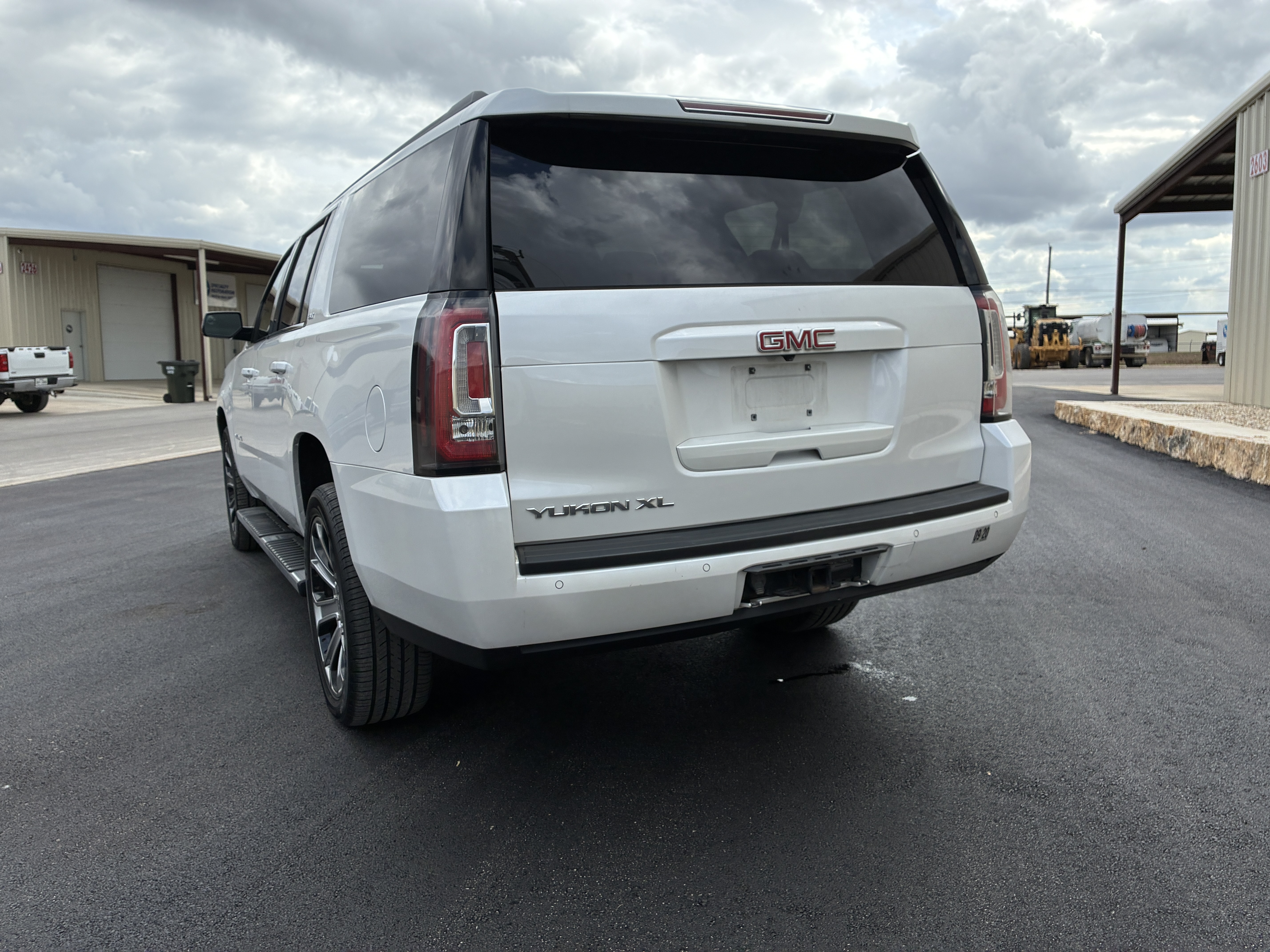 Used 2019 GMC Yukon XL 2WD SLT image 4