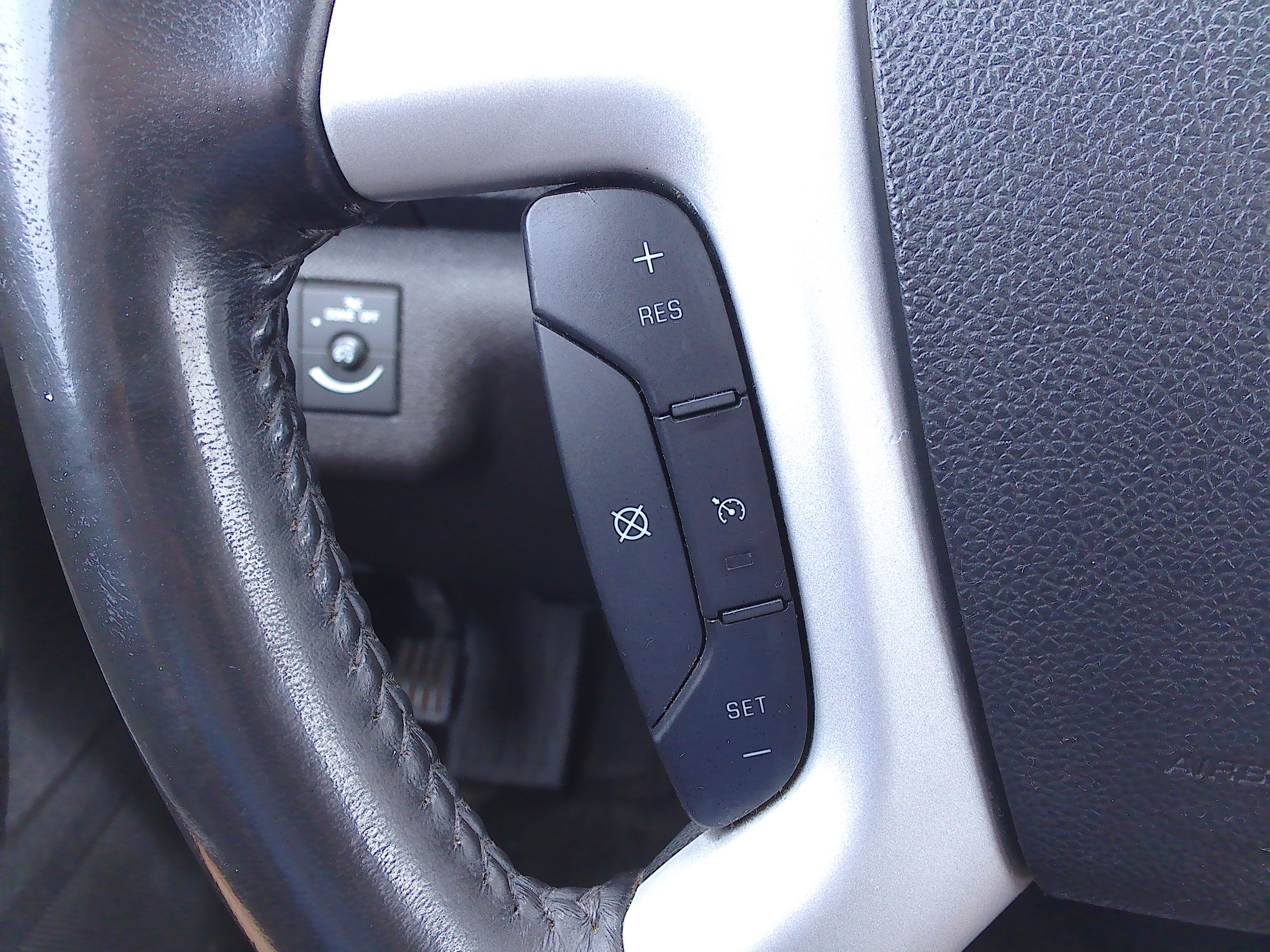 Used 2012 Chevrolet Traverse LT FWD image 28