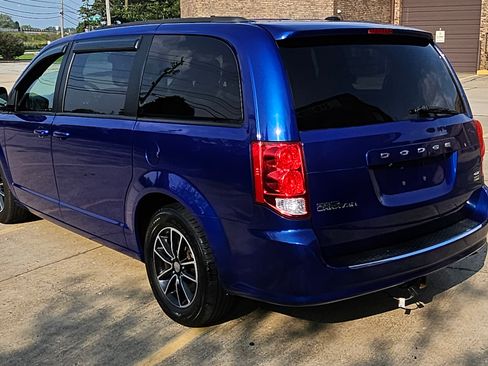 Used 2019 Dodge Grand Caravan GT FWD image 2
