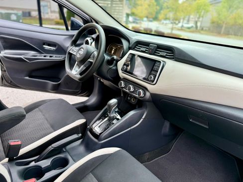Used 2020 Nissan Versa SV image 9