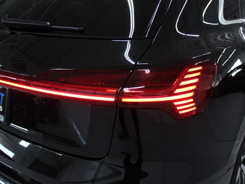 Used 2024 Audi Q8 e-tron Premium image 8