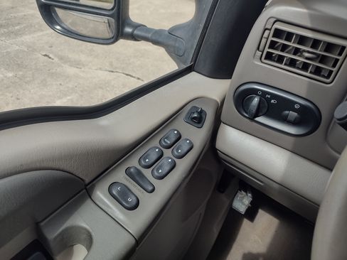 Used 2001 Ford Excursion XLT image 9