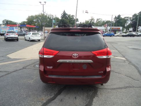 Used 2013 Toyota Sienna XLE Limited FWD image 12