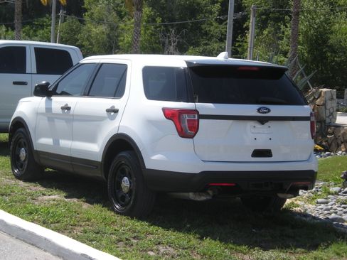 Used 2017 Ford Explorer 4WD Police Interceptor image 3