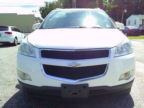 Used 2012 Chevrolet Traverse LT image 2