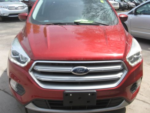 Used 2017 Ford Escape 4WD SE image 2