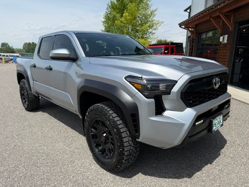 Used 2025 Toyota Tacoma 4x4 Double Cab image 8