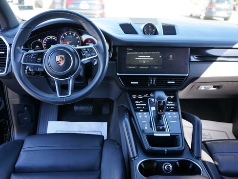 Used 2022 Porsche Cayenne image 19