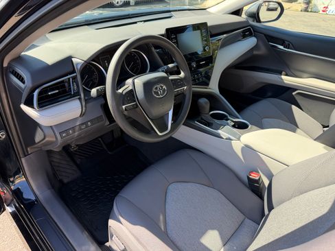 Used 2021 Toyota Camry LE FWD image 5