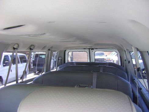 Used 2009 Ford E-350 and Econoline 350 Extended Wagon Super Duty RWD image 14