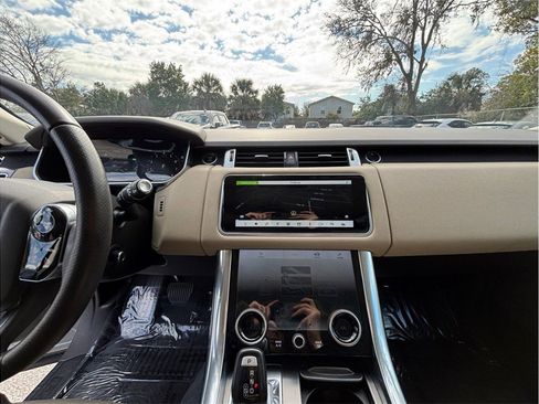 Used 2020 Land Rover Range Rover Sport SE image 11