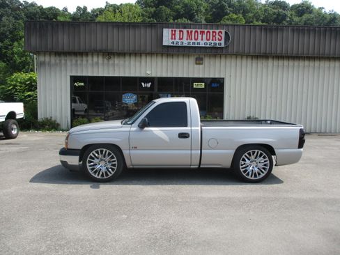 Used 2005 Chevrolet Silverado 1500 2WD Regular Cab image 1