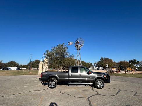 Used 2015 Ford F350 Lariat image 9