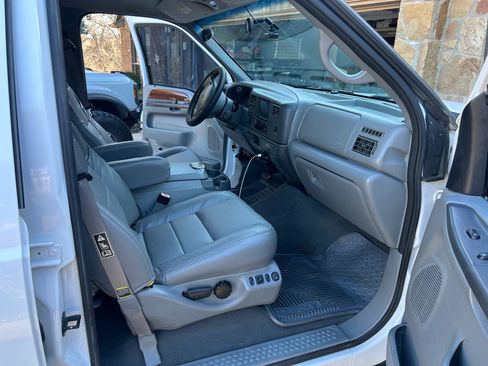 Used 2002 Ford F350 Lariat image 14
