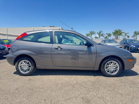 Used 2005 Ford Focus ZX3 Hatchback FWD image 10