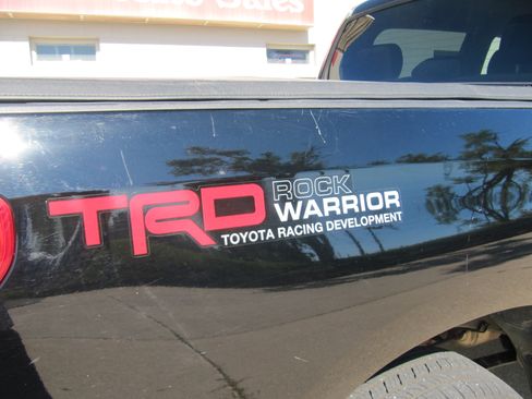 Used 2010 Toyota Tundra 4x4 CrewMax image 65