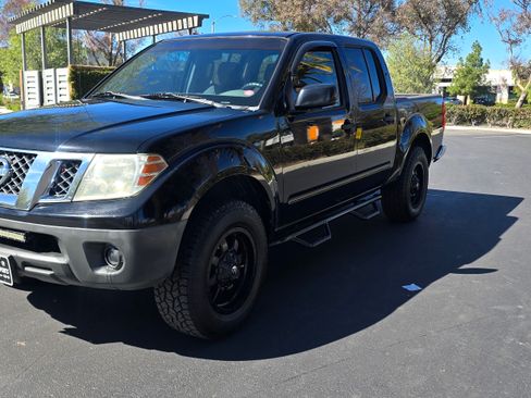 Used 2011 Nissan Frontier SE image 13
