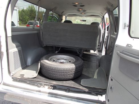 Used 2006 Ford E-150 and Econoline 150 Wagon RWD image 16