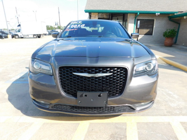 Used 2019 Chrysler 300 S AWD image 3