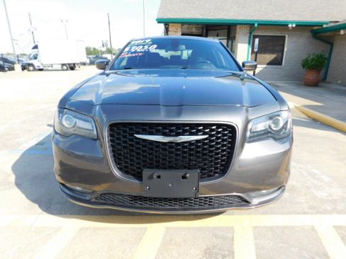 Used 2019 Chrysler 300 S AWD image 3