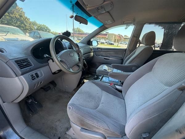Used 2007 Toyota Sienna LE FWD Van 3.5L 6-Cyl image 3