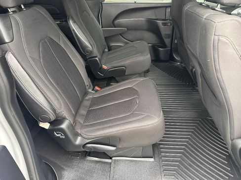 Used 2019 Chrysler Pacifica Touring Plus image 23
