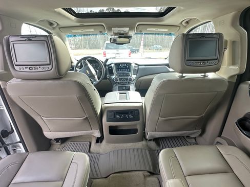 Used 2016 Chevrolet Suburban LT image 11