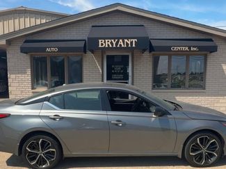 Used 2023 Nissan Altima SR image 1