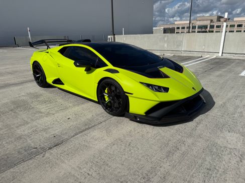 Used 2022 Lamborghini Huracan STO image 1