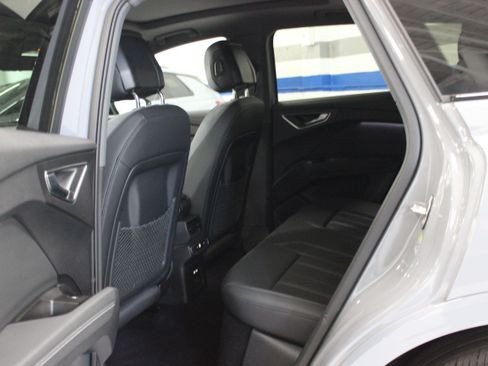 Used 2024 Audi Q4 e-tron quattro Premium Plus AWD/4WD image 32