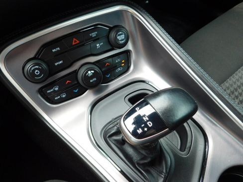 Used 2019 Dodge Challenger SXT image 19