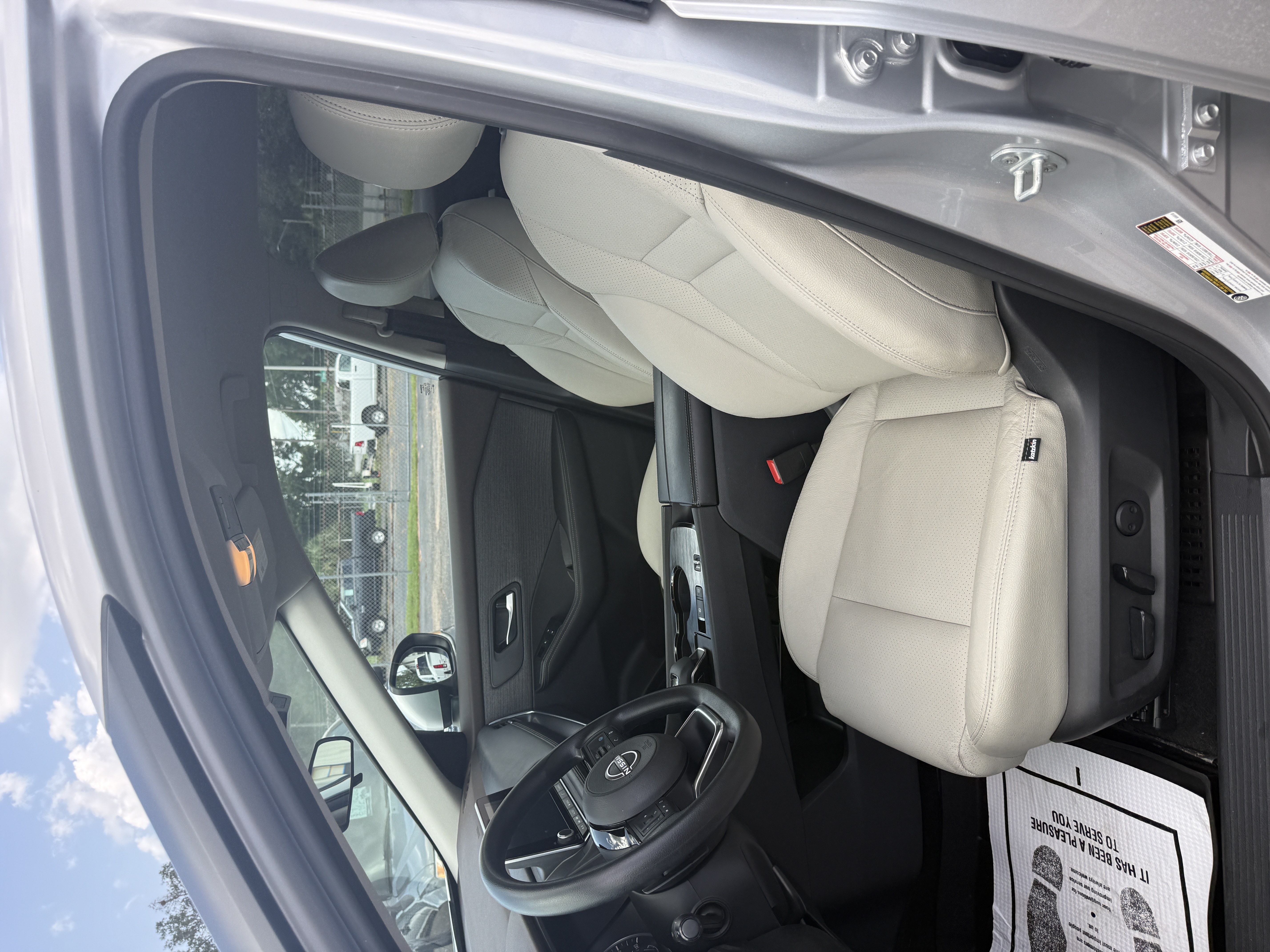 Used 2023 Nissan Rogue FWD SV image 7